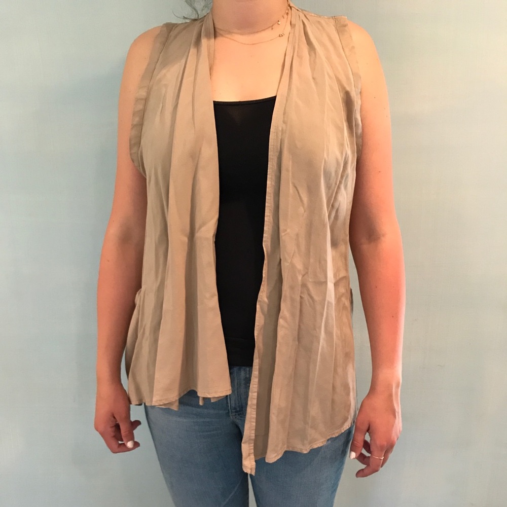 Pas De Calais Sleeveless Vest